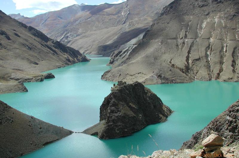 CHTN1772.jpg - Tibet: Dam area Yamdruk Tso lake