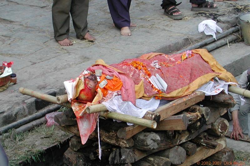 CHTN1920.jpg - Nepal: Kathmandu: Cremation Pashupatinath