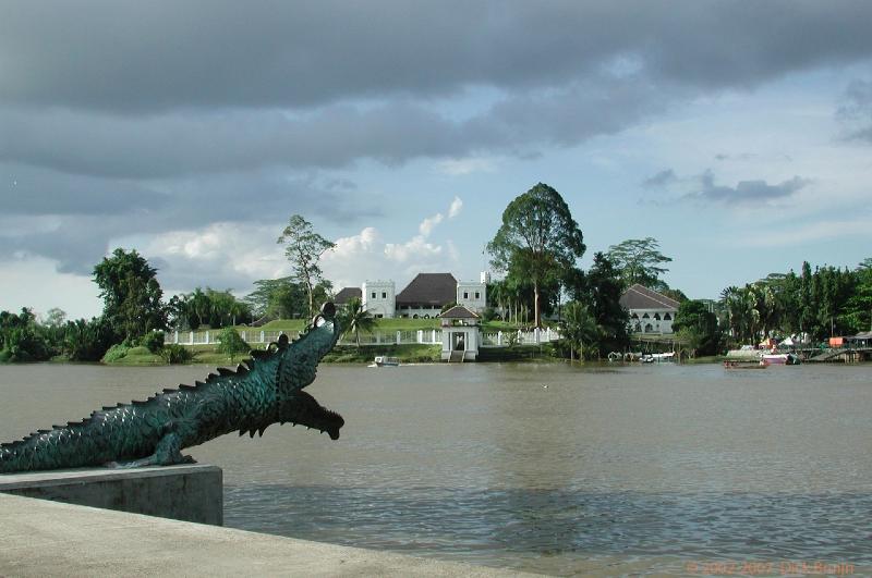 DSCN2141.jpg - Malyasia: Kuching: Astana Palace