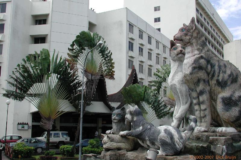 DSCN2227.jpg - Malaysia: Kuching: City's symbol the cat