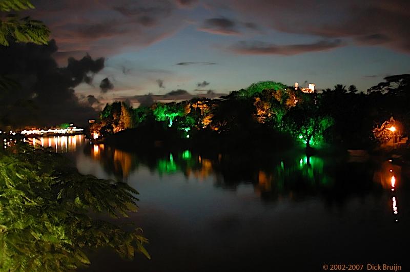 DSCN2249nn.jpg - Malaysia: Kuching: Riverside in the evening