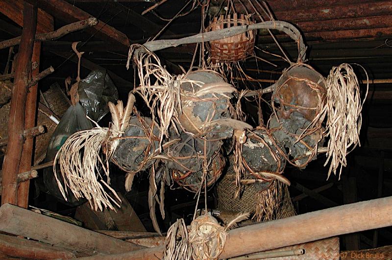 DSCN2269.jpg - Malaysia: Longhouse in jungle: Skull's of the enemy