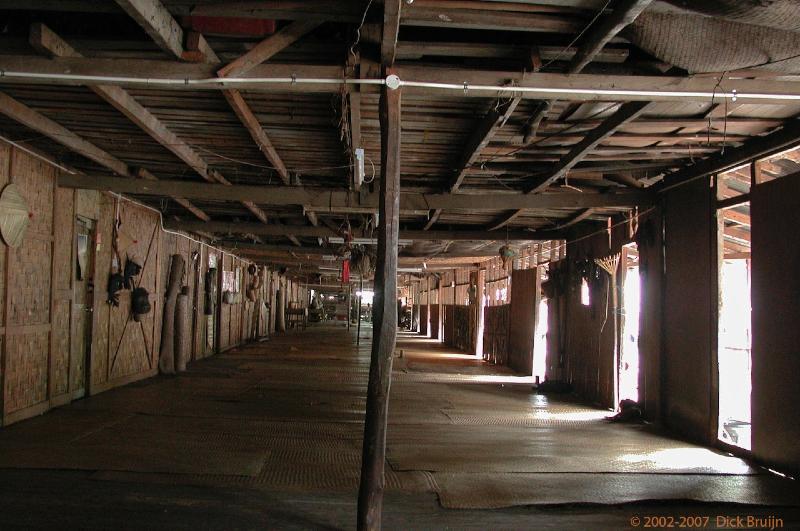 DSCN2271.jpg - Malaysia: Longhouse in jungle: Inside view