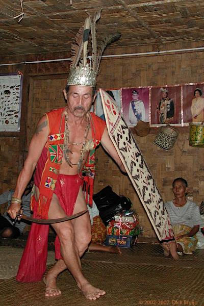 DSCN2287.jpg - Malaysia: Longhouse in jungle: Traditional Iban Warrior