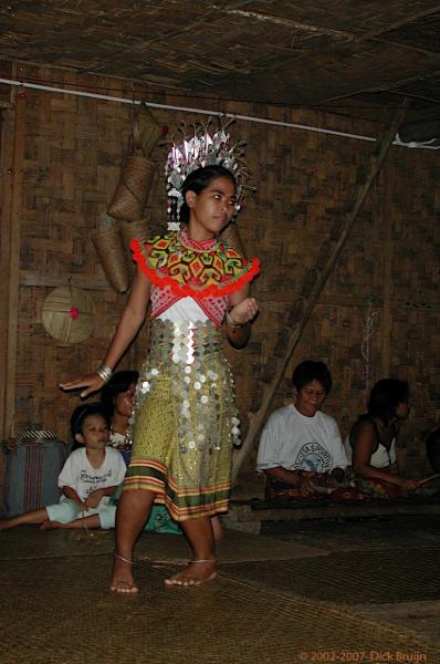 DSCN2288.jpg - Malaysia: Longhouse in jungle: Traditional Iban Lady