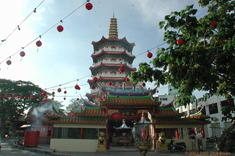 DSCN2332.jpg - Malaysia: Sibu: Chinese temple