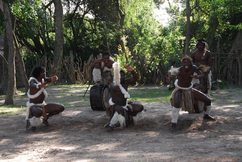 2007-11-09_15-49-06.jpg - Zulu village, St. Lucia, South Africa