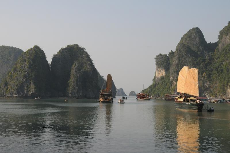 2008-11-13_15-02-40.jpg - Ha Long Bay, Vietnam