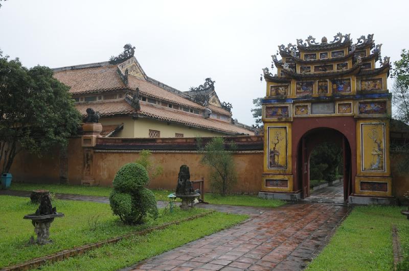 2008-11-15_10-14-32.jpg - Citadel and Forbidden Purple City, Hue, Vietnam