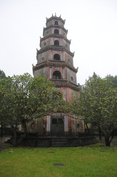 2008-11-15_16-04-16.jpg - Pagode, Perfume River, Hue, Vietnam