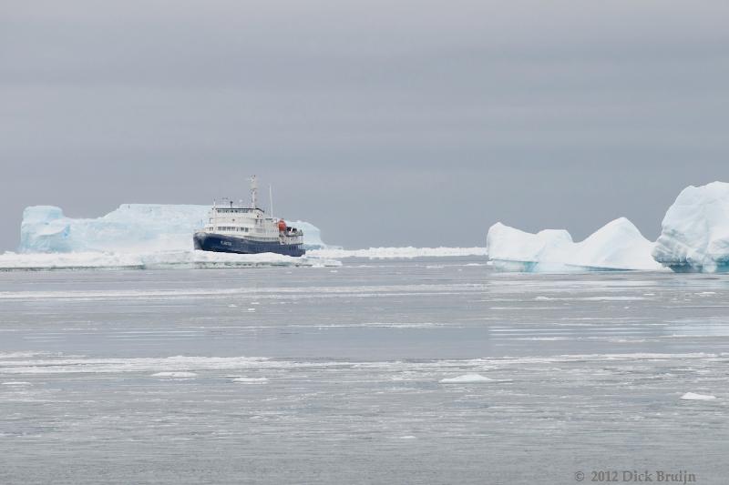 2012-04-02_15-21-02.jpg - Plancius, Brown Bluff, Antarctica