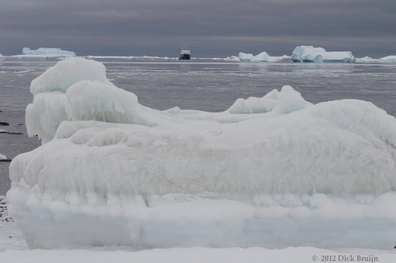 2012-04-02_15-33-11.jpg - Plancius, Brown Bluff, Antarctica