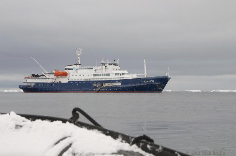 2012-04-02_16-37-32.jpg - Plancius, Brown Bluff, Antarctica