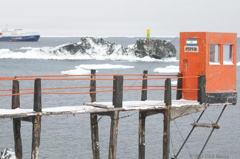 2012-04-02_20-50-14.jpg - Hope Bay, Antarctica  , Hope Bay, Antarctica