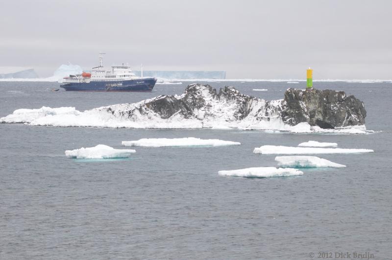 2012-04-02_20-59-35.jpg - Plancius, Hope Bay, Antarctica  , Hope Bay, Antarctica