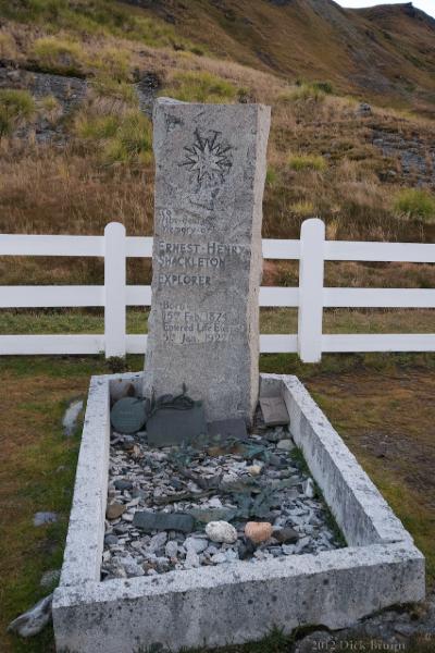 2012-04-08_21-32-36.jpg - Ernest Henry Shackleton's grave, Grytviken, South Georgia