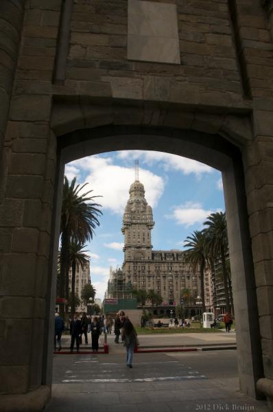 2012-04-24_16-47-16.jpg - Montevideo, Uruguay